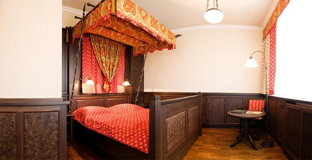 Hotel Goldener Helm Лихтенщайн Екстериор снимка