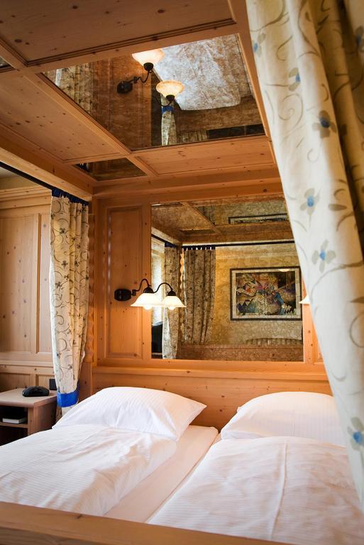 Hotel Goldener Helm Лихтенщайн Екстериор снимка