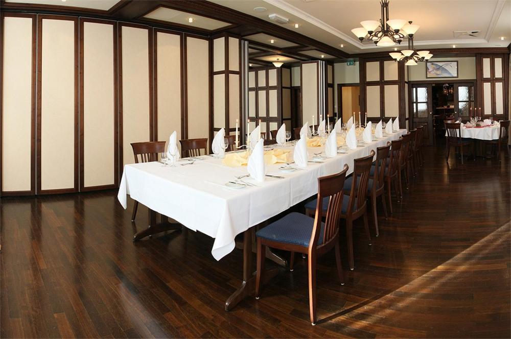 Hotel Goldener Helm Лихтенщайн Екстериор снимка