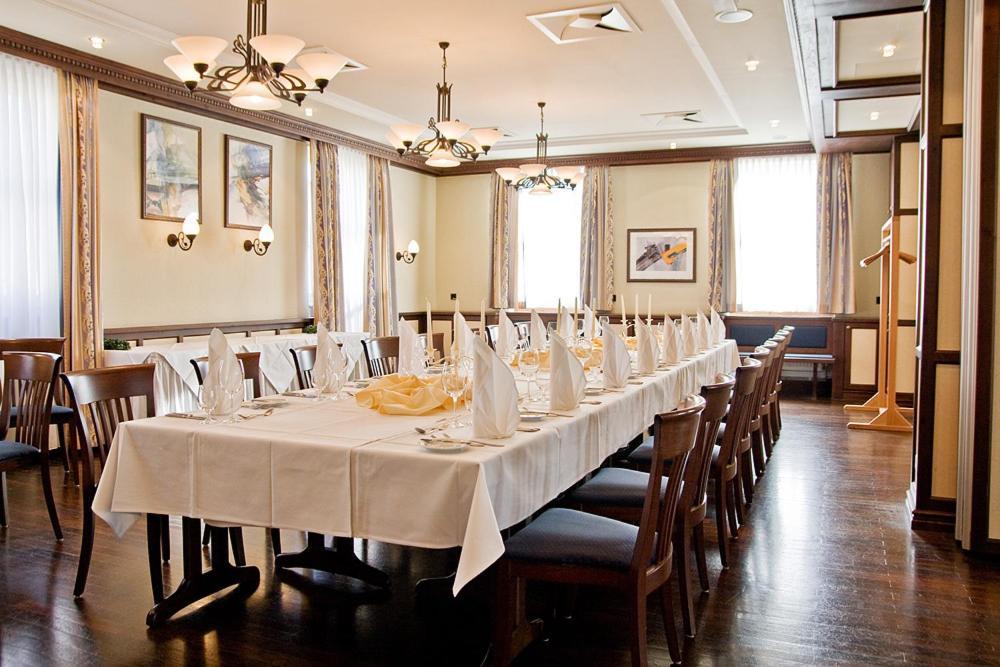 Hotel Goldener Helm Лихтенщайн Екстериор снимка