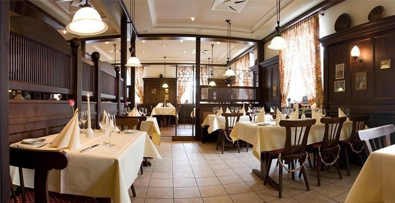 Hotel Goldener Helm Лихтенщайн Екстериор снимка